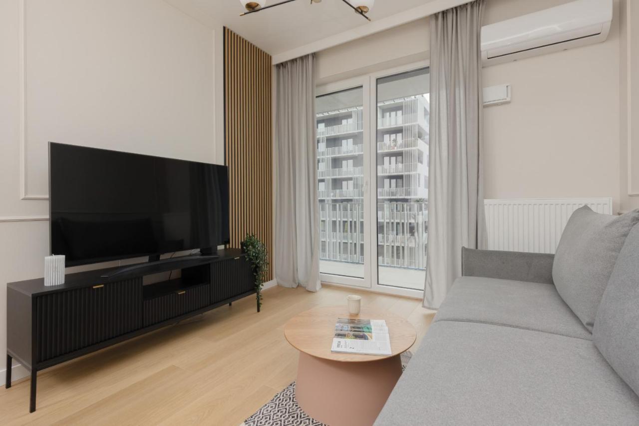Wola Spacious Flat With Air Conditioning & Balcony By Noclegi Renters Varšava Exteriér fotografie