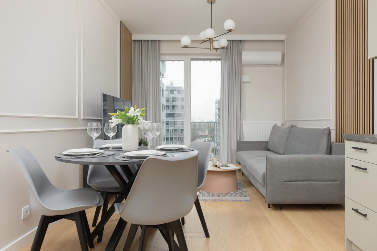 Wola Spacious Flat With Air Conditioning & Balcony By Noclegi Renters Varšava Exteriér fotografie