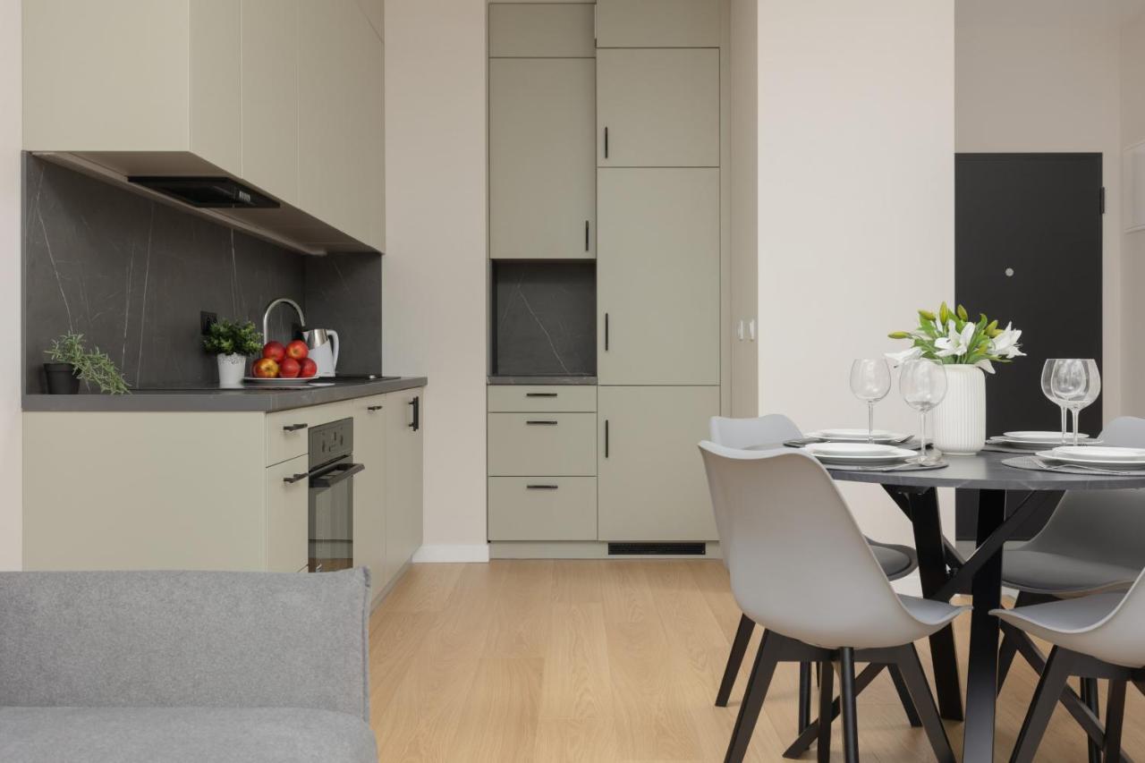 Wola Spacious Flat With Air Conditioning & Balcony By Noclegi Renters Varšava Exteriér fotografie