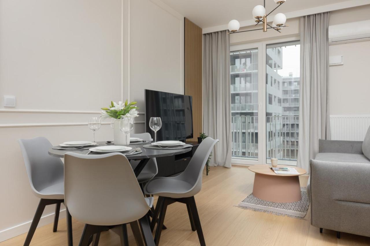 Wola Spacious Flat With Air Conditioning & Balcony By Noclegi Renters Varšava Exteriér fotografie